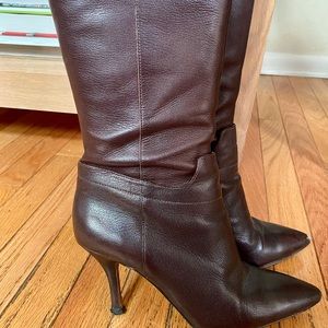 Nine West Boots leather gently worn. Comfortable and chic.